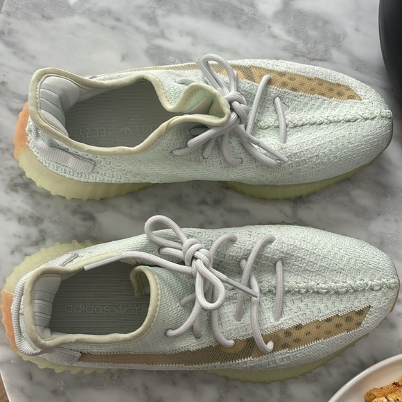 YEEZY Boost 350 V2 ‘Hyperspace’ - Picture 2 of 5